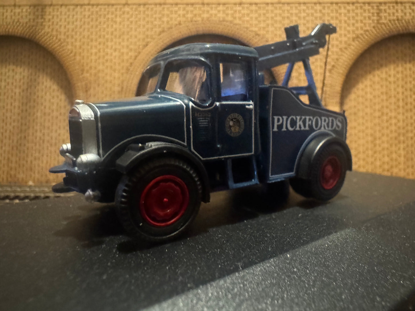 Oxford Diecast 76SH002 (OO / 1:76) Scammel Highwayman Crane. In Pickfords livery, with British Road Service Markings. Fleet Number M2362