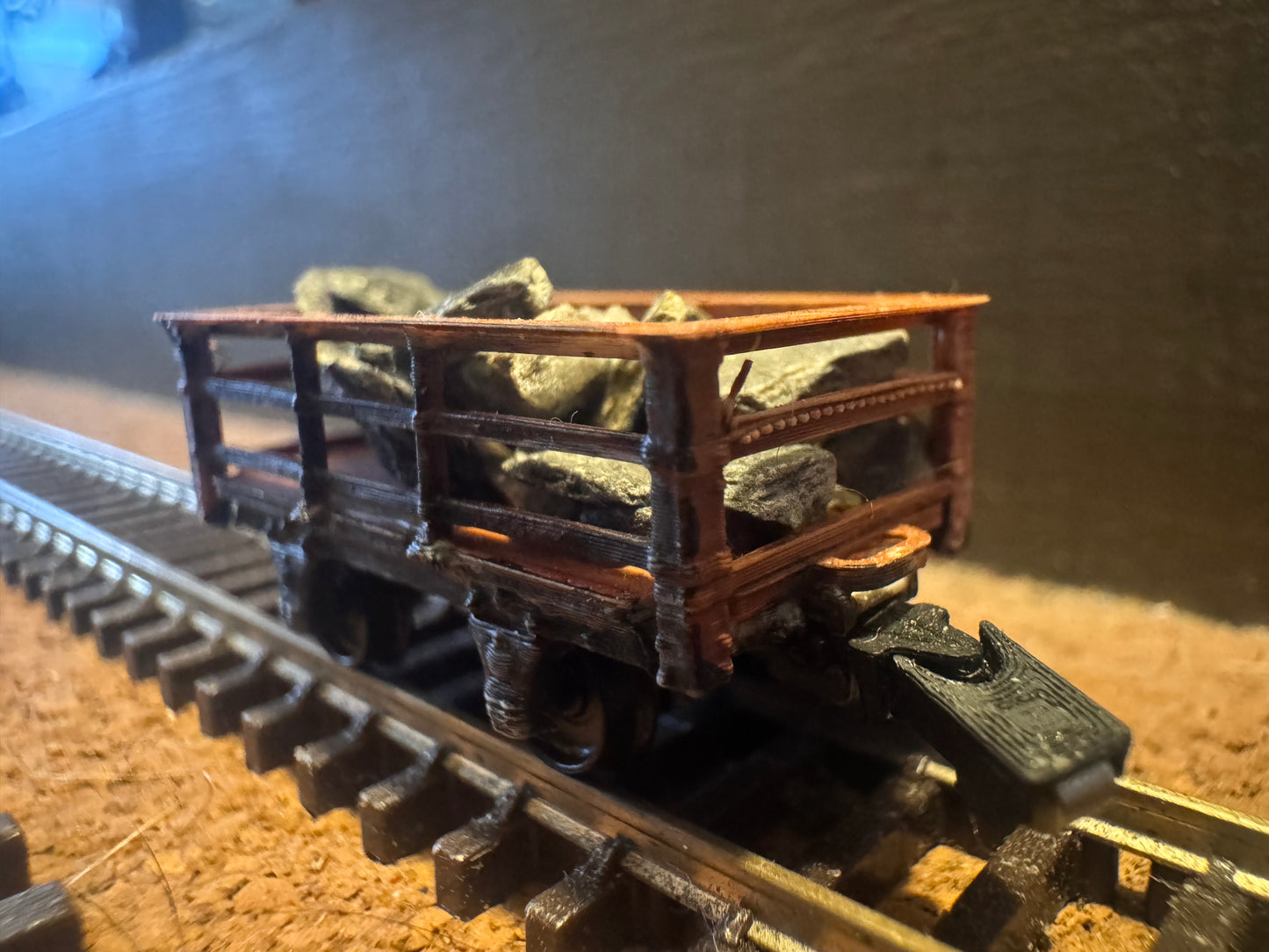 Manufacturer Unknown (OO9) Slate Wagon with uncut slate load, and magnetic couplings. 