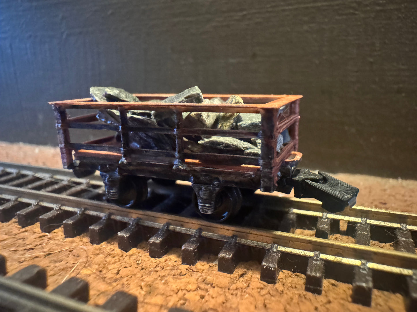 Manufacturer Unknown (OO9) Slate Wagon with uncut slate load, and magnetic couplings. 