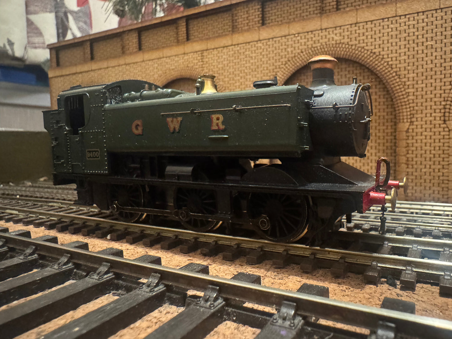 Lima / Mainline (OO) Great Western Railway ‘Hawksworth’ 94xx No.9400 in GWR Unlined Green. 