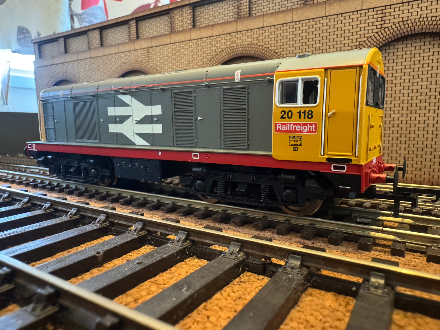 Hornby R2760 (OO) British Railways Class 20, No.20118 in British Rail Railfreight Grey and Yellow. DCC fitted 