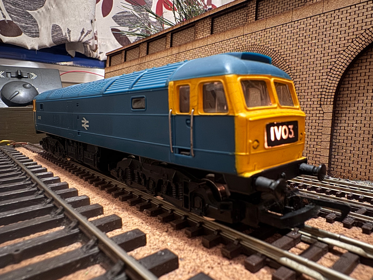 Hornby R075 (OO) British Railways Class 47/4 No.47421 in British Rail Blue with Head Code Box. DCC Fitted 