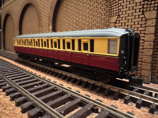 Dapol NC-60D (N Gauge) Ex LNER ‘Gresley’ Corridor Second No.E12614E in British Railways Blood and Custard Livery 