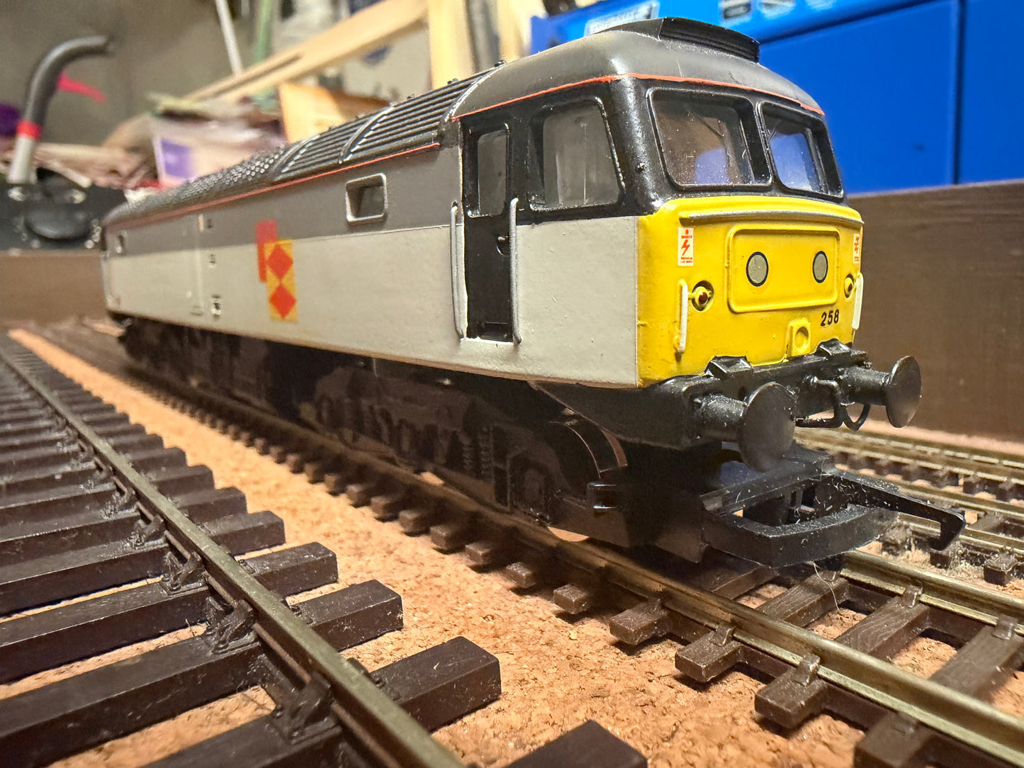 Hornby R.245 (OO) British Railways Class 47/0 No.47258 in British Rail Railfreight Distribution Livery
