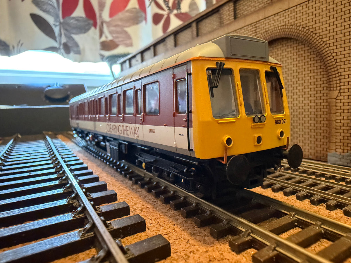 Dapol 4D-009-009D (OO) Ex British Railways Class 121. Departmental Sandite & Route Learning Unit 960021 in Railtrack Livery. DCC Ready. (Working Project Model) 