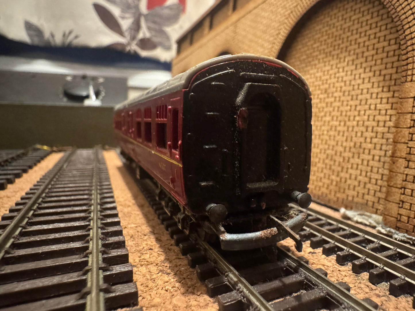 Tri-ang T-86 (TT) British Railways MK1 Restaurant Car No.W307 in BR Maroon 