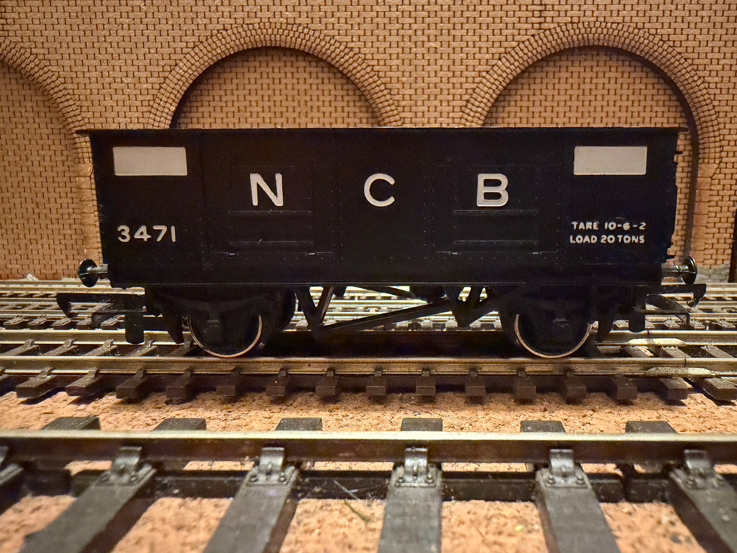Hornby R.102 (OO) National Coal Board, 20T Steel Body Wagon No.3471 in NCB Black 
