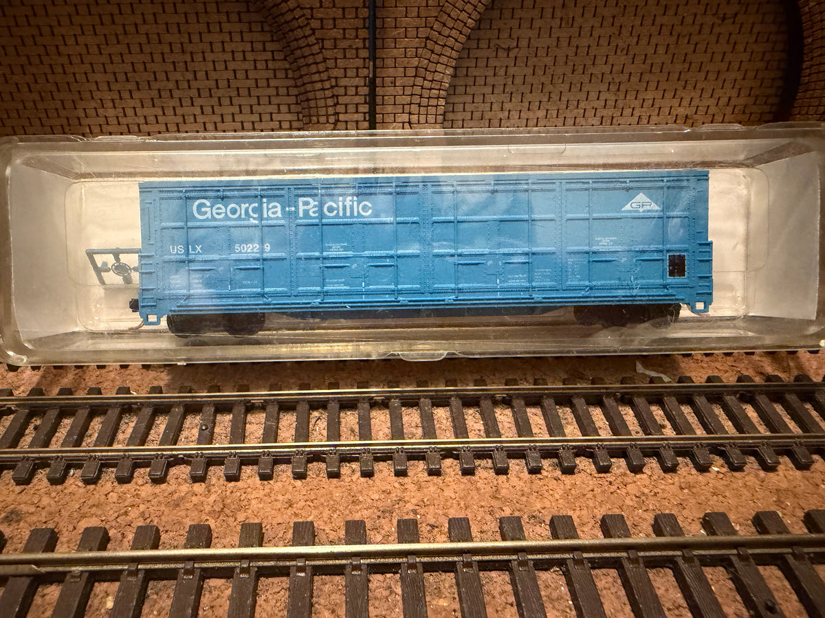 Red Caboose RN-17402-8 (N Scale) Georgia Pacific Railroad, Thrall All Door Box Car No.50229 