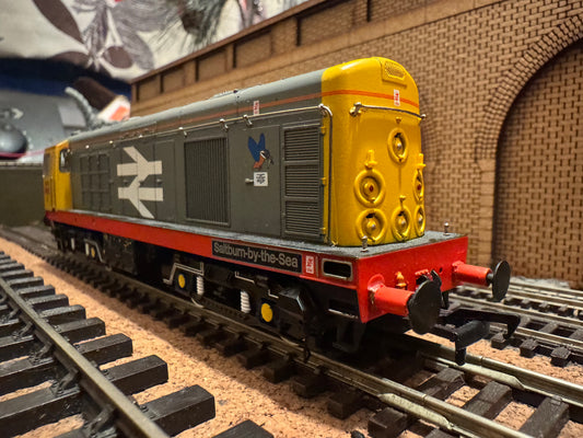 Bachmann 32-045 (OO) British Railways Class 20 No.20118 “Saltburn By The Sea” in British Rail Railfreight Red Stripe Livery. (Depot Allocation, Thornaby Depot) DCC Fitted 