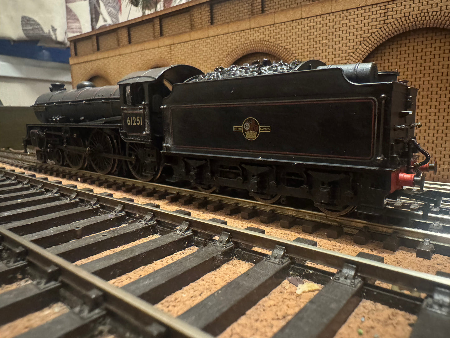 Bachmann 31-710 (OO) Ex LNER ‘Thompson’ B1 No.61251 “Oliver Bury” in Weathered British Railways Black. (Shed Code 34D, Hitchin Depot) 