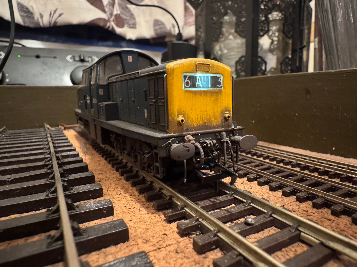 Heljan 17021 (OO) British Railways Class 17, No.D8529 in Pre TOPS Heavily Weathered BR Blue and Full Yellow ends. DCC Ready. 