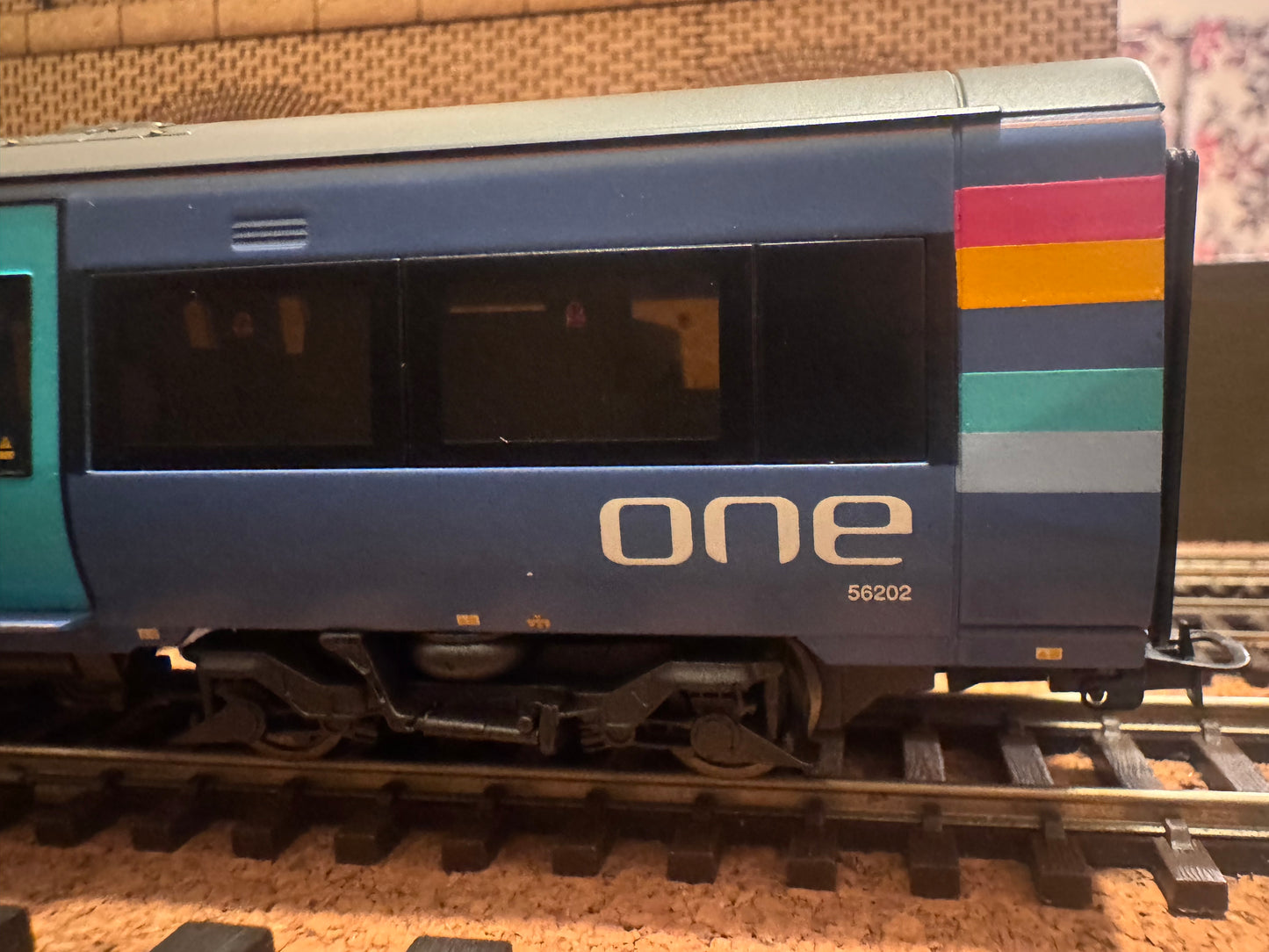 Bachmann 32-464 (OO) Adtranz / Bombardier Three Car Class 170 ‘Turbostar’ No.170202 in National Express’s ‘One Anglia’ livery.