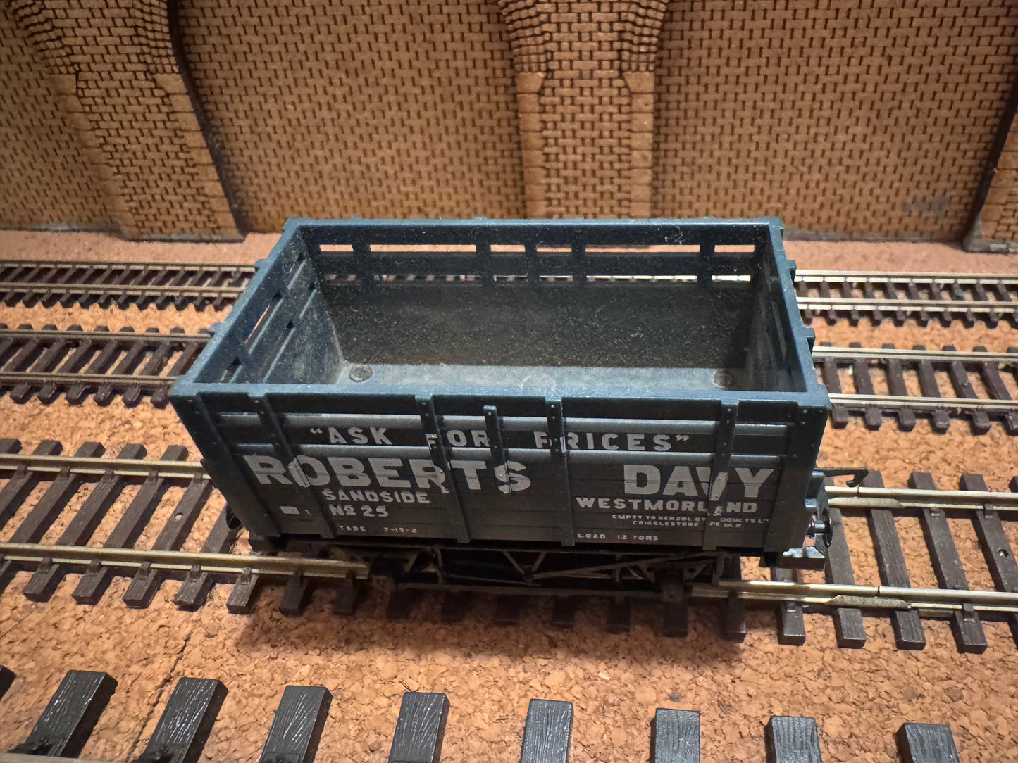 Hornby R.719 (OO) Robert Davy Five Plank Coke Wagon with ‘Greedy Bars’ No.25.