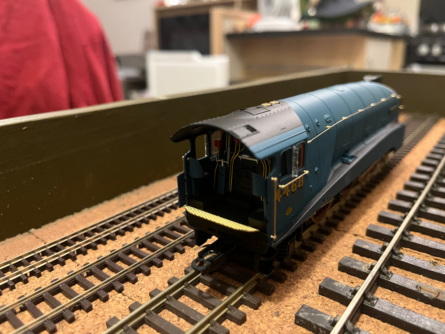 Hornby (OO) LNER A4 No.4468 “Mallard” 70th Anniversary 18CT Gold Plate, Special Edition No.4126 of 5000. DCC Ready