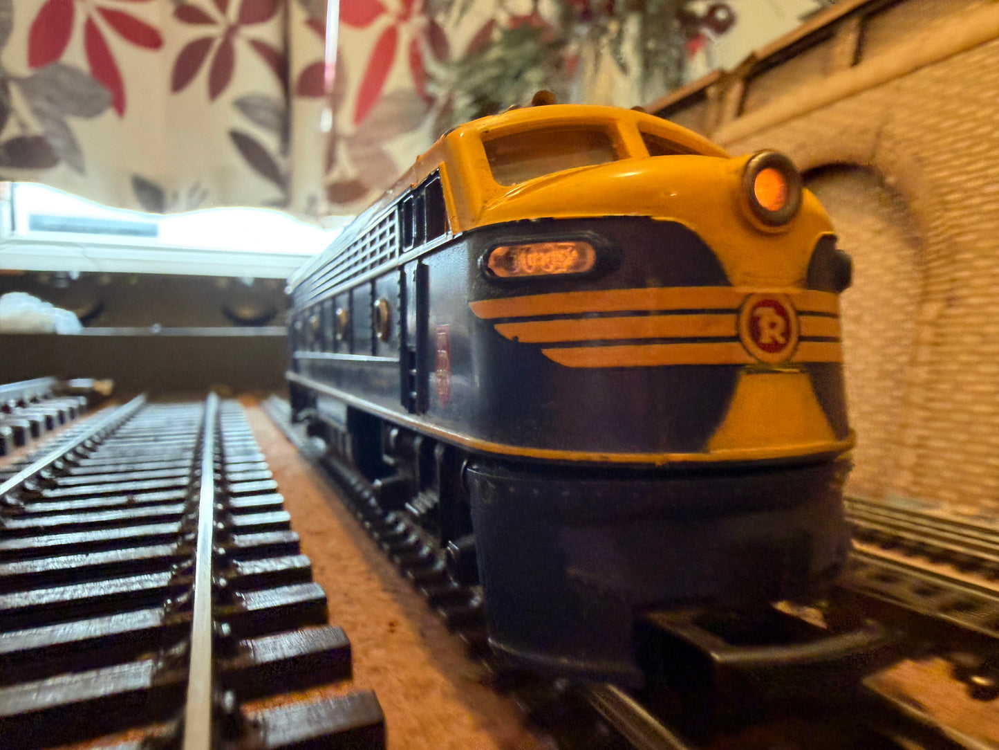 Tri-ang R250 (OO) Transcontinental Train Pack 