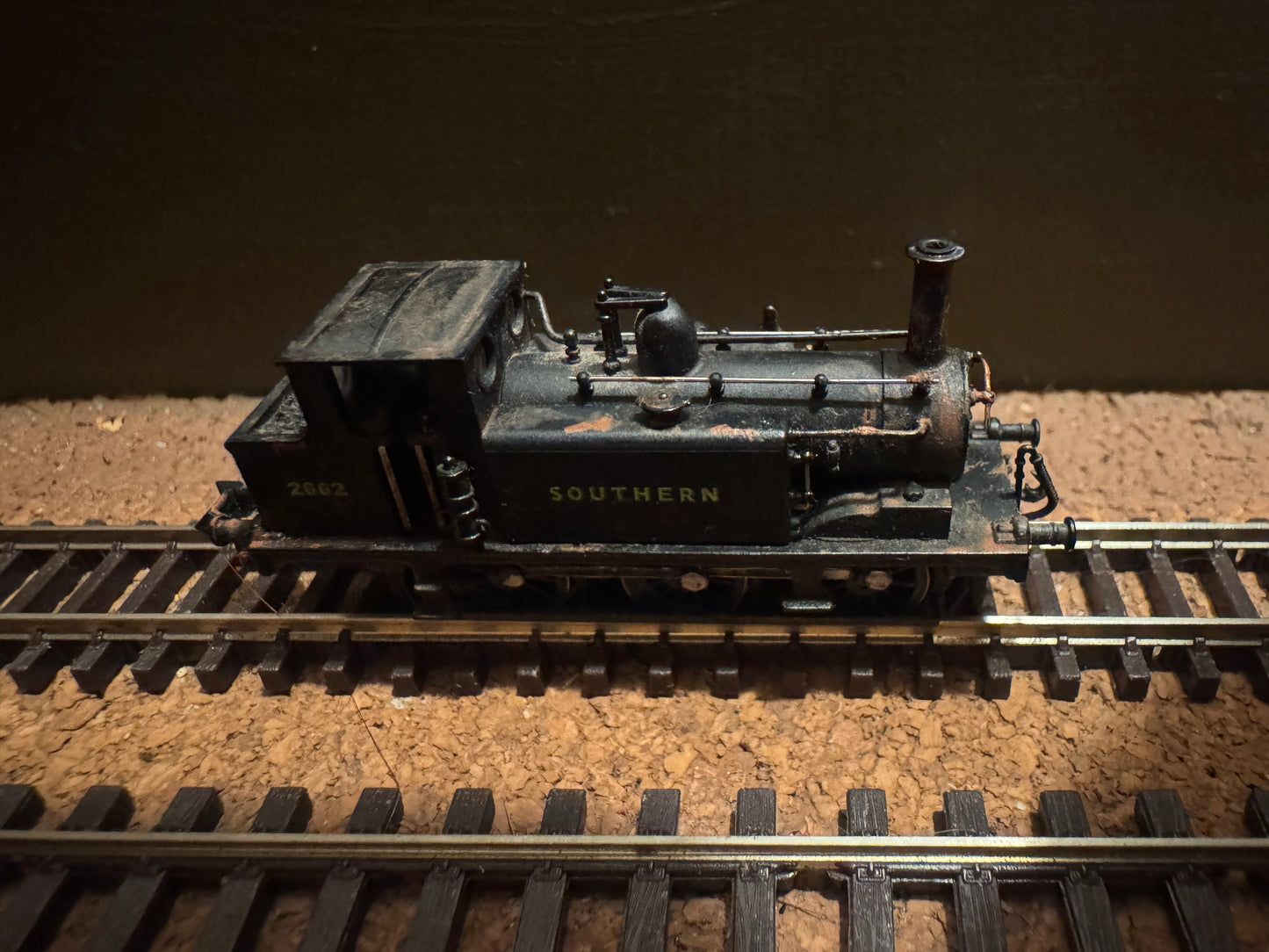 Dapol ND100c (N Gauge) Ex LBSCR, A1X ‘Terrier’ No.2662 [“Martello”] in unlined heavily weathered Wartime Southern Railway Black