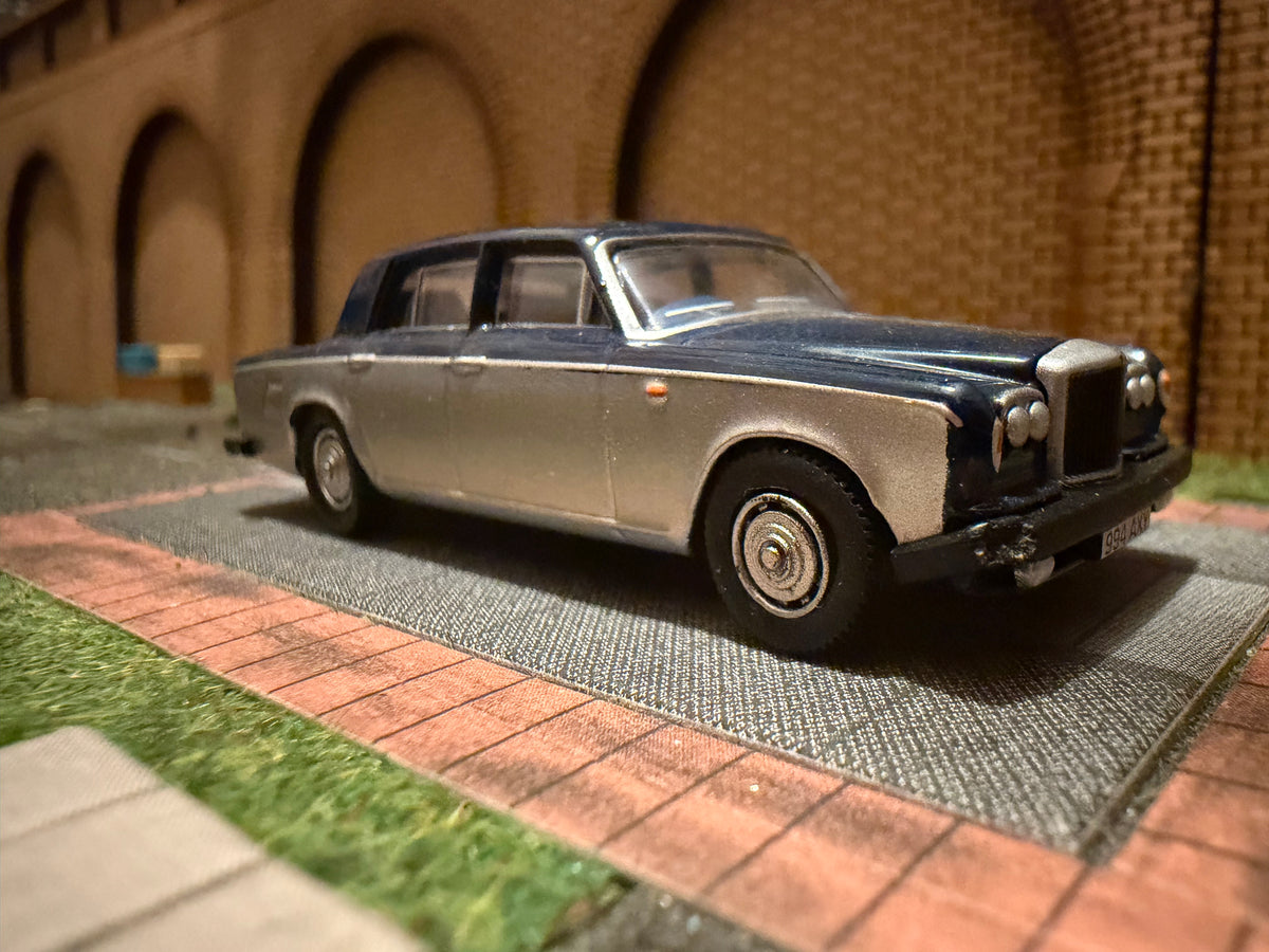Oxford Diecast 76BT2004 (1:76 / OO) Bentley T2 in two tone blue and silver 