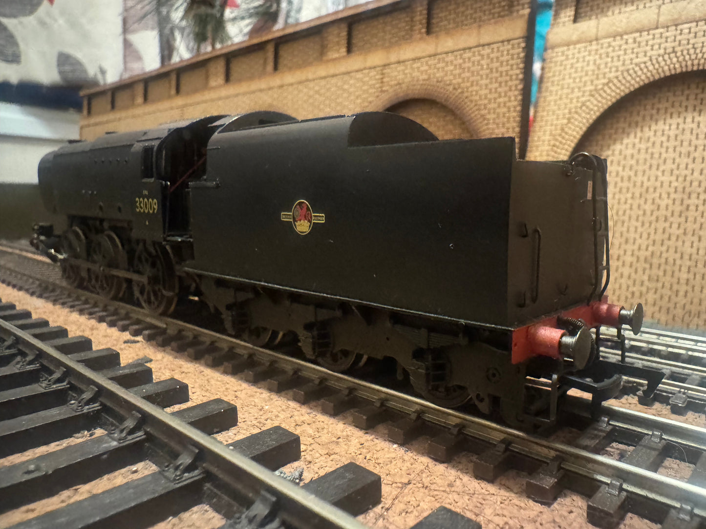 Hornby R2344 (OO) Ex SR Q1 No.33009 in Weathered British Railways Black. (Shed Code 70B, Feltham Depot. DCC fitted 