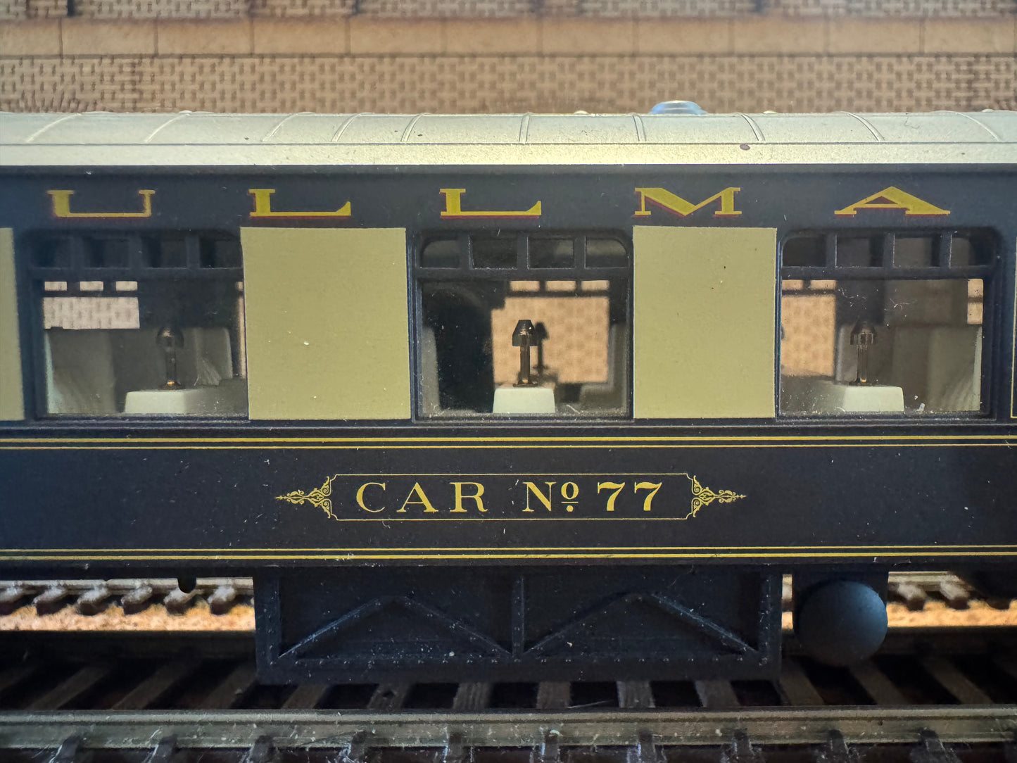 Hornby Railroad R236C (OO) Pullman Type K, Third Class Parlour Brake No.77 