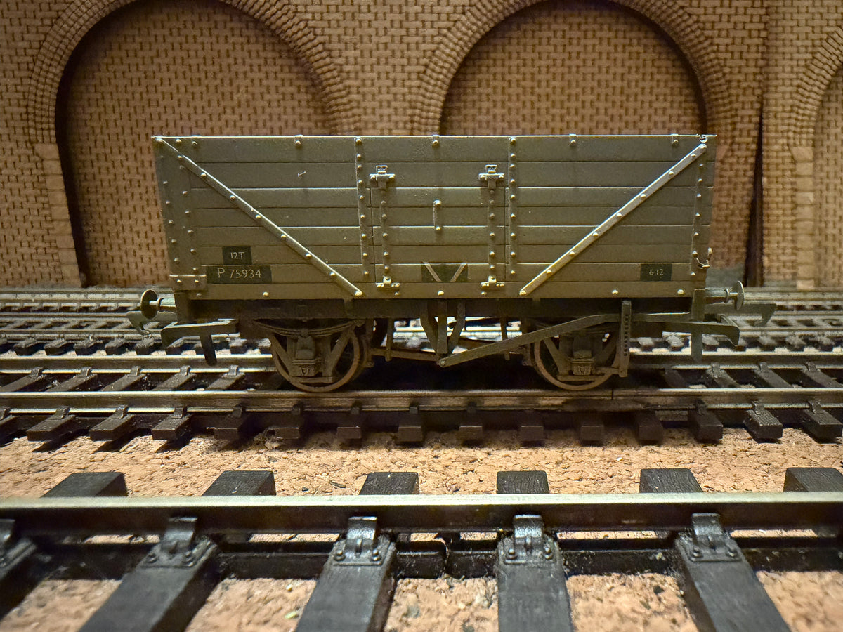 Oxford Rail OR76MW7015 (OO) British Railways Seven Plank No.P75934 in Weathered BR Grey.