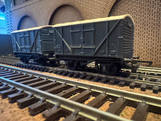 Tri-ang T76 (TT) British Railways 12T Vent Van No.B875550 in BR Grey. Set of two. 