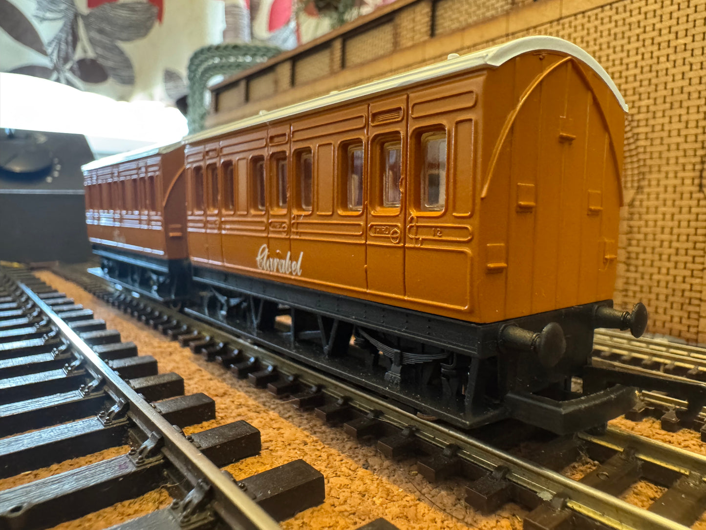 Hornby Thomas & Friends R9293 (OO) Annie and Clarabel