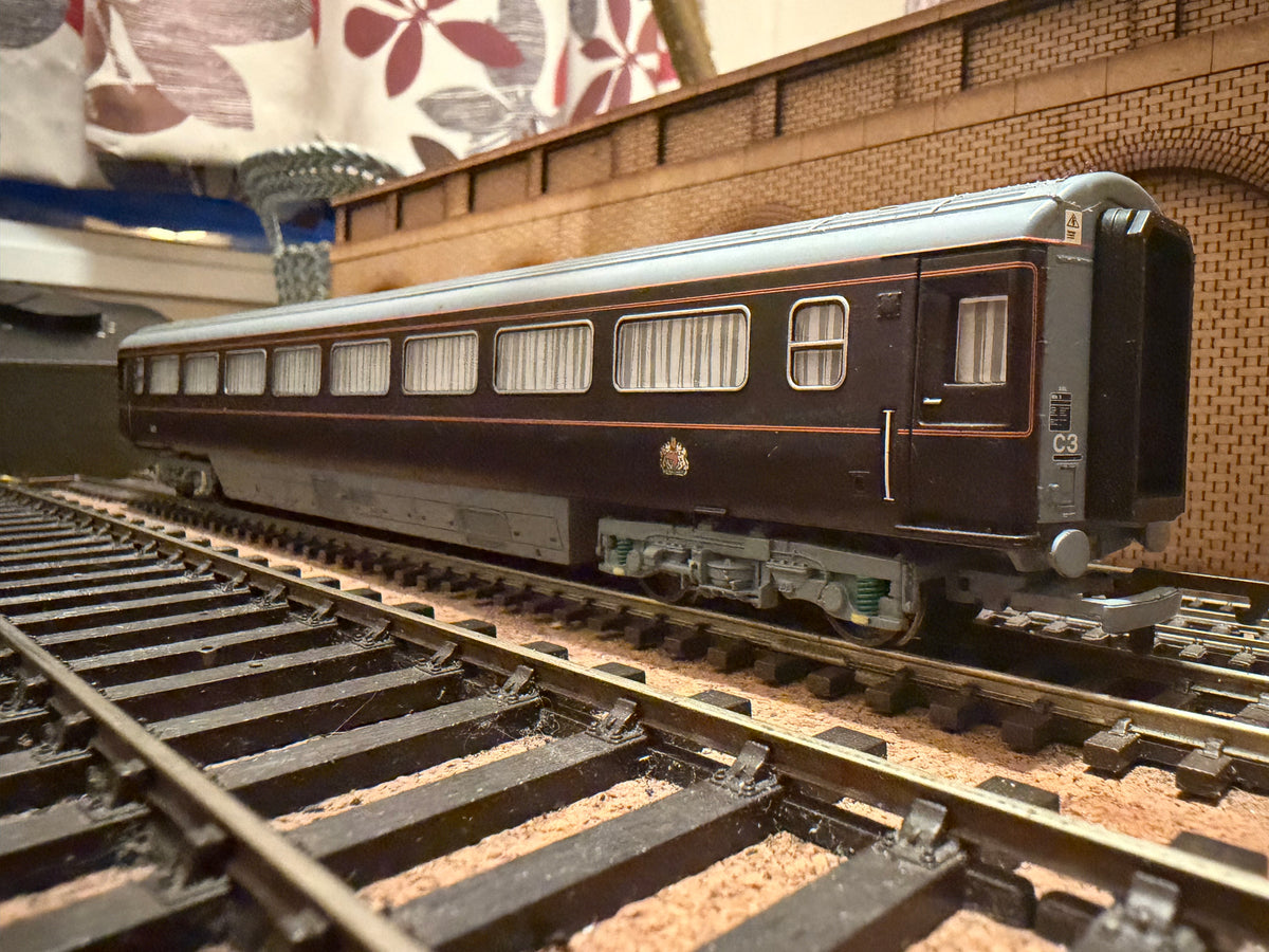 Hornby R4400 (OO) Ex British Rail, Mk3, Queen Elizabeth II Saloon Coach No.2903 in EWS / DB Cargo Royal Rail Dark Claret 