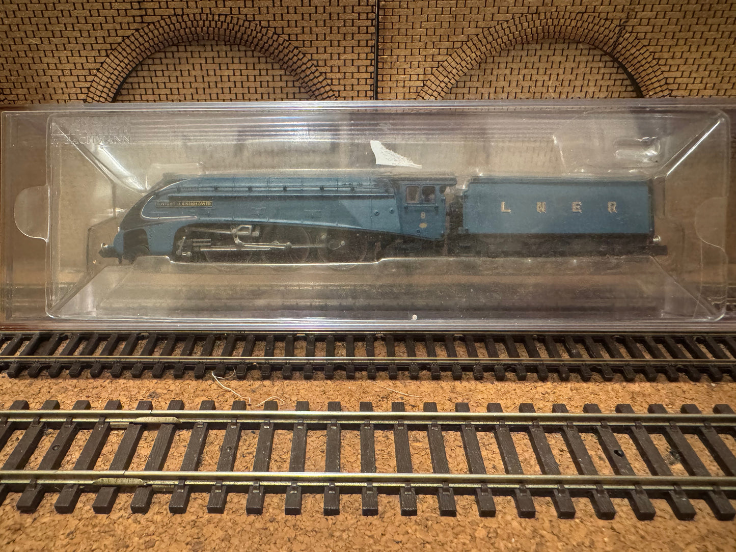 Dapol ND128H (N Gauge) London North Eastern Railway, A4 No.8 "Dwight D. Eisenhower" in Postwar LNER Garter Blue. DCC Ready. 
