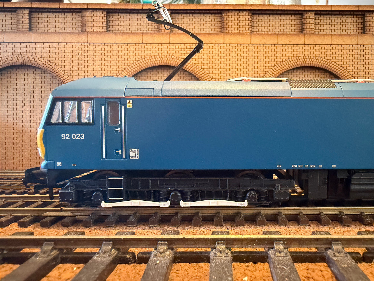 Hornby R3740 (OO) Ex BR Class 92 No.92023 in Caledonian Sleeper Livery. DCC Ready 
