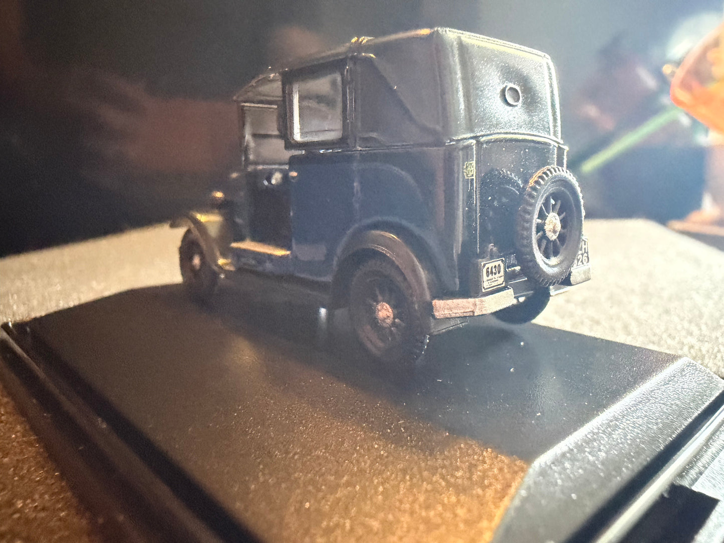 Oxford Diecast 76AT002 (1:76 / OO) Austin Taxi in Blue.