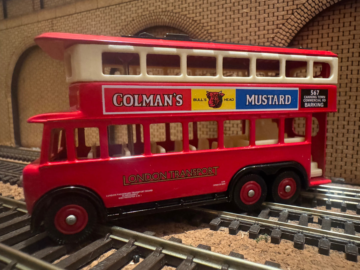 Lledo / Colman’s (OO / Approximately 1:76) London Transport, Karrier E6 Trolley Bus, Canning Town to Barking Colman’s Mustard. 