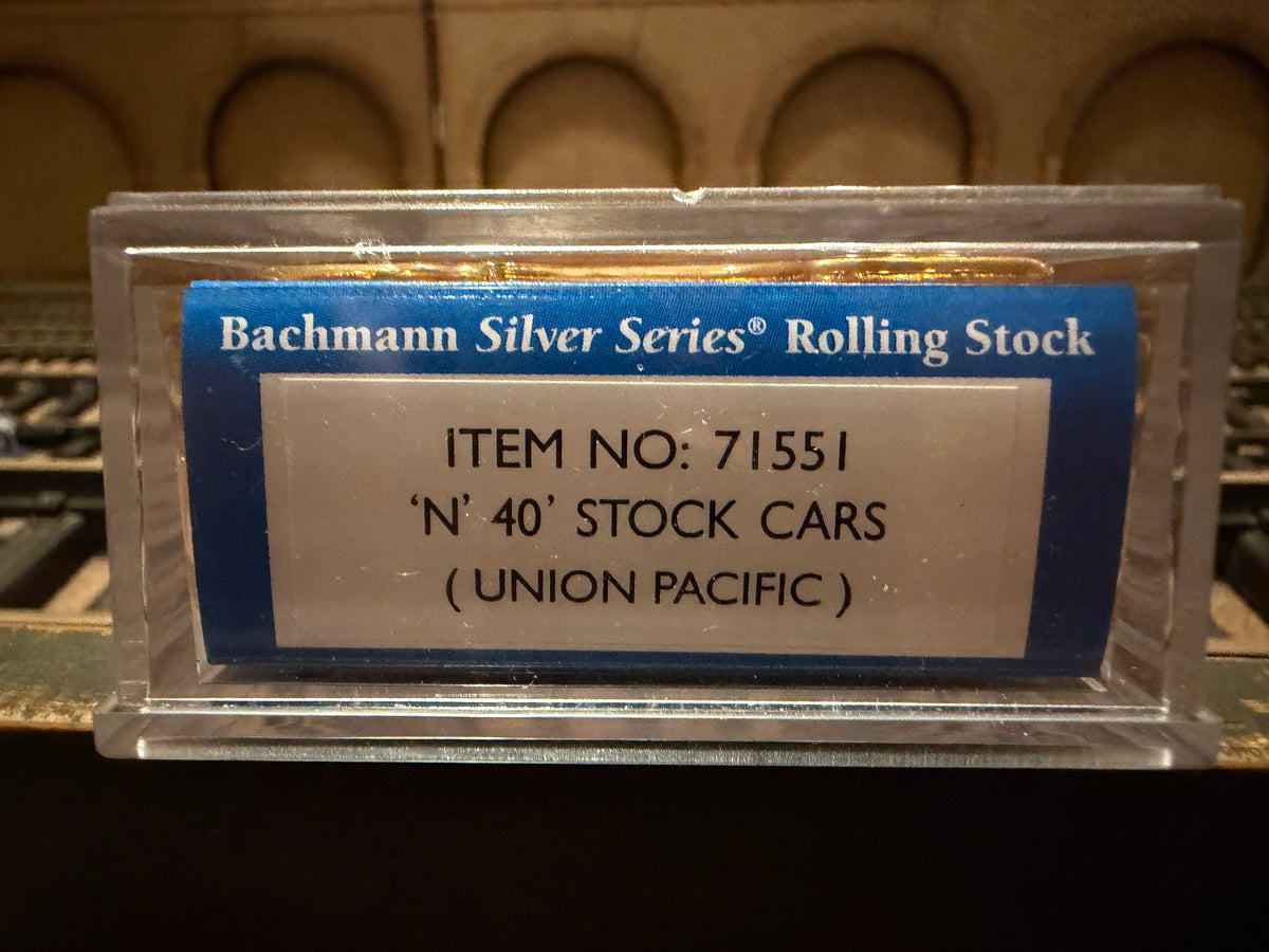 Bachmann Silver Series 71551 (N Scale) Union Pacific Railroad, 40ft Livestock Car No.47747 in UPR Yellow & Sliver 