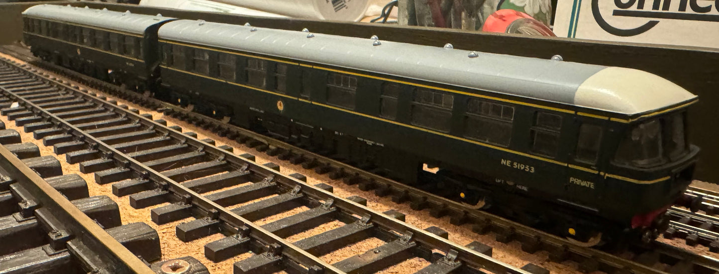 Liliput (OO) British Railways ‘Trans-Pennine’ [Class 124] Two Car, Diesel Multiple Unit. Numbers NE51953 & NE51954 in British Railway Green and Yellow Pin Stripe