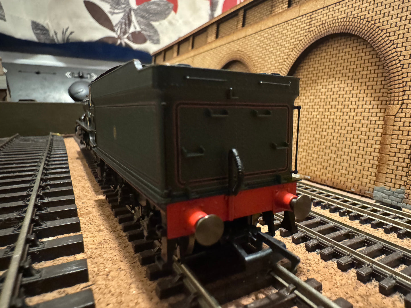 Hornby R2544 (OO) Great Western Railway 60xx ‘King Class’ No.6006 “King George I” in GWR Pre-war Shirt Button Livery. DCC Ready 