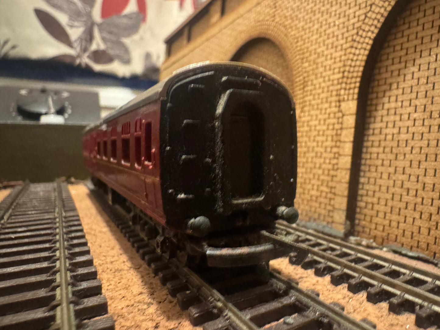 Tri-ang T86 (TT) British Railways MK1 Brake 3rd No.W53111 in British Railways Maroon. 