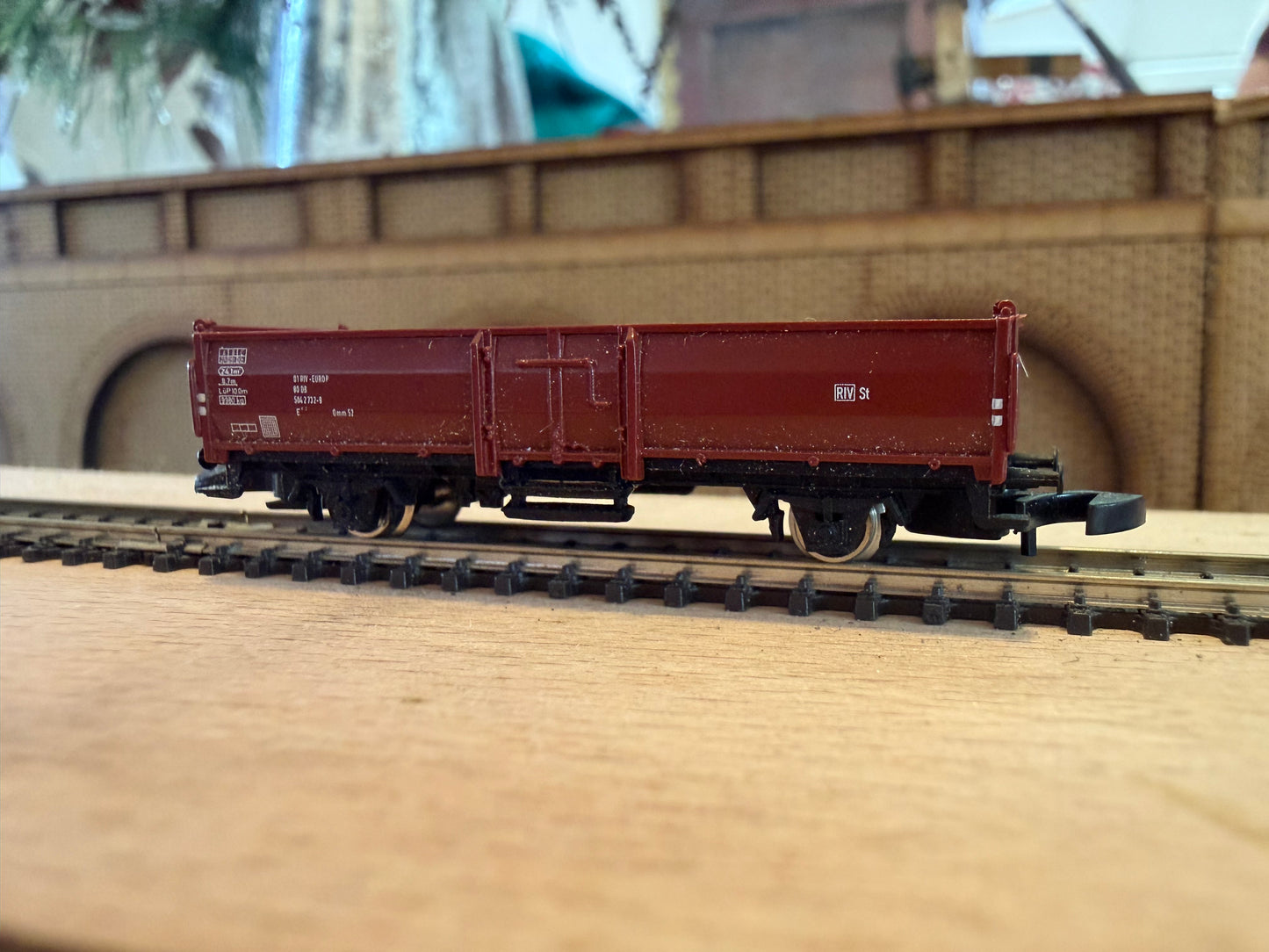 Marklin 8622 (Z) Deutsche Bahn High-Sided Euro-P Steel Open Wagon No. 504 2732-9 in DB Red 