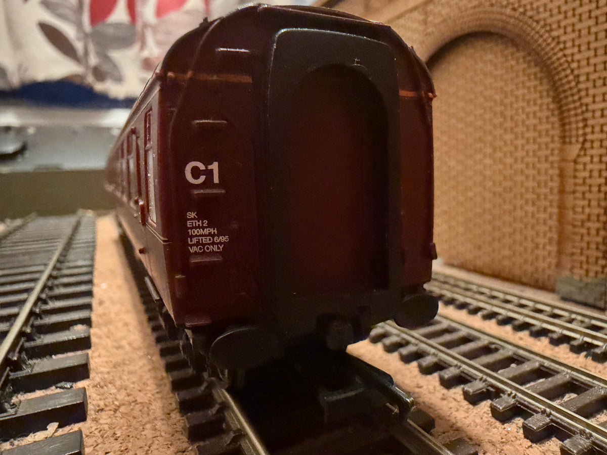Hornby Harry Potter R4934A (OO) Ex British Railways MK1 Corridor Composite No.99721 in Hogwarts Railways Livery 