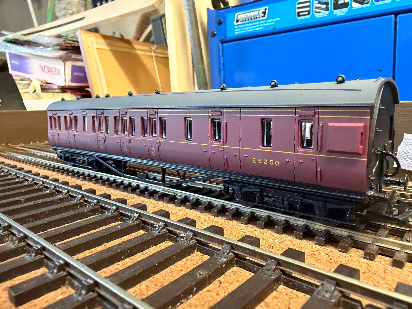 AirFix GMR 54253-9 (OO) London Midland & Scottish Railway, 57Ft Non Corridor Lavatory Brake Third Suburban No.25250 in LMS Maroon.