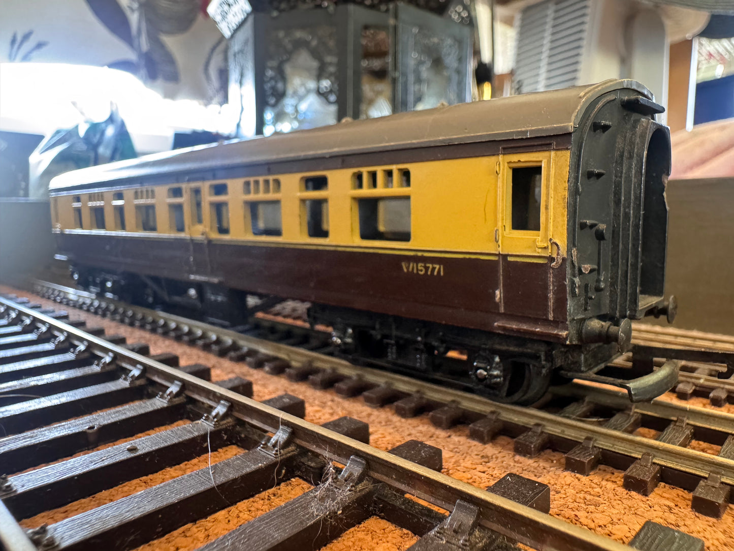 Tri-ang R330A (OO/HO) British Railways MK1 Composite No.W15771 in BR Western Region Chocolate and Cream