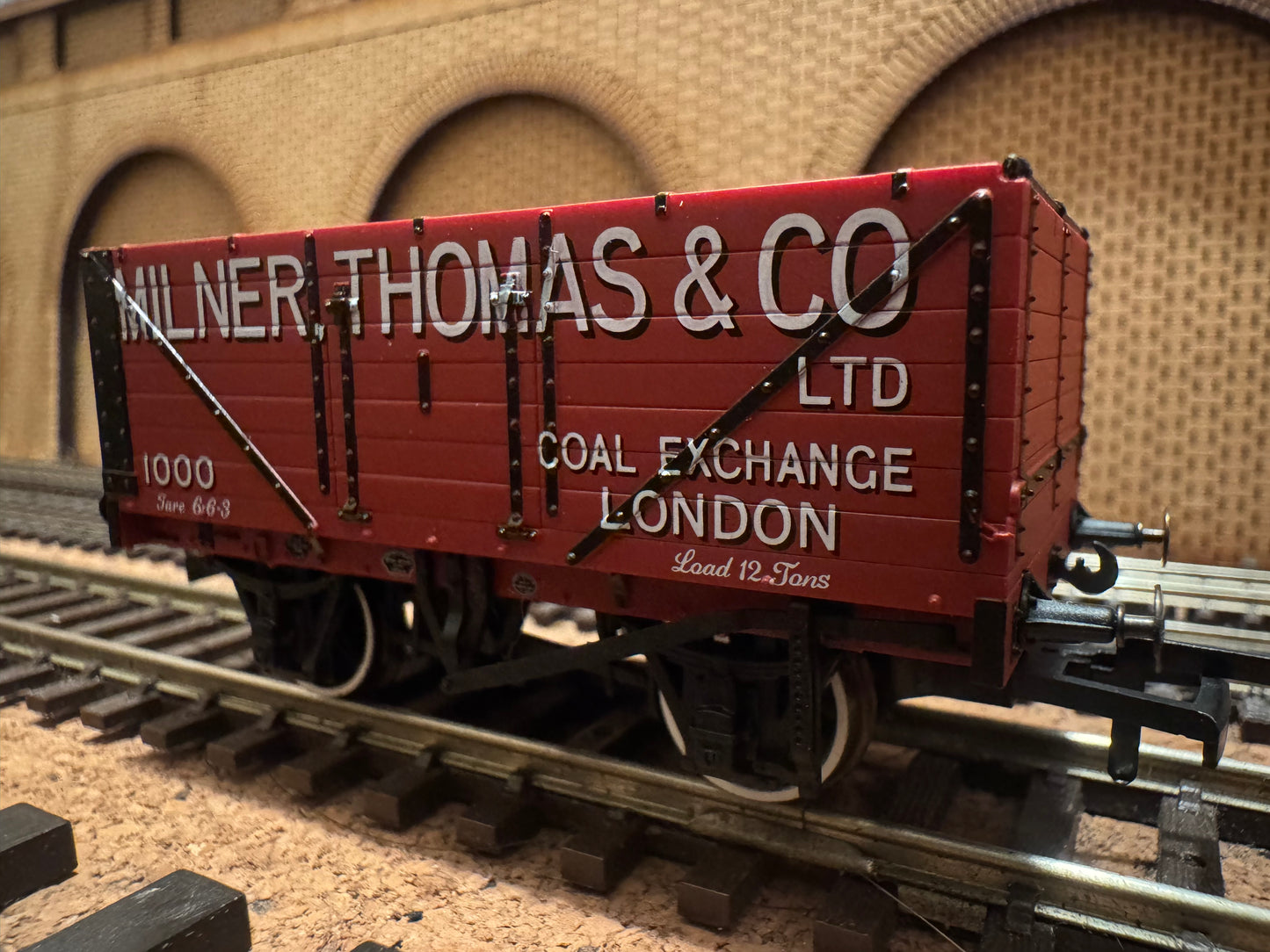 Oxford Rail OR76MW7027 (OO) Milner Thomas & Co Ltd Severn Plank Open Wagon No.1000 