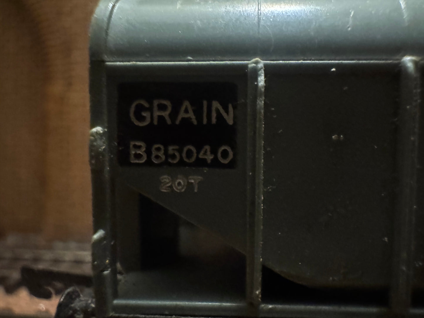 Tri-ang T170 (TT) British Railways 20T Covered Grain Hopper No.B85040 in BR Grey.
