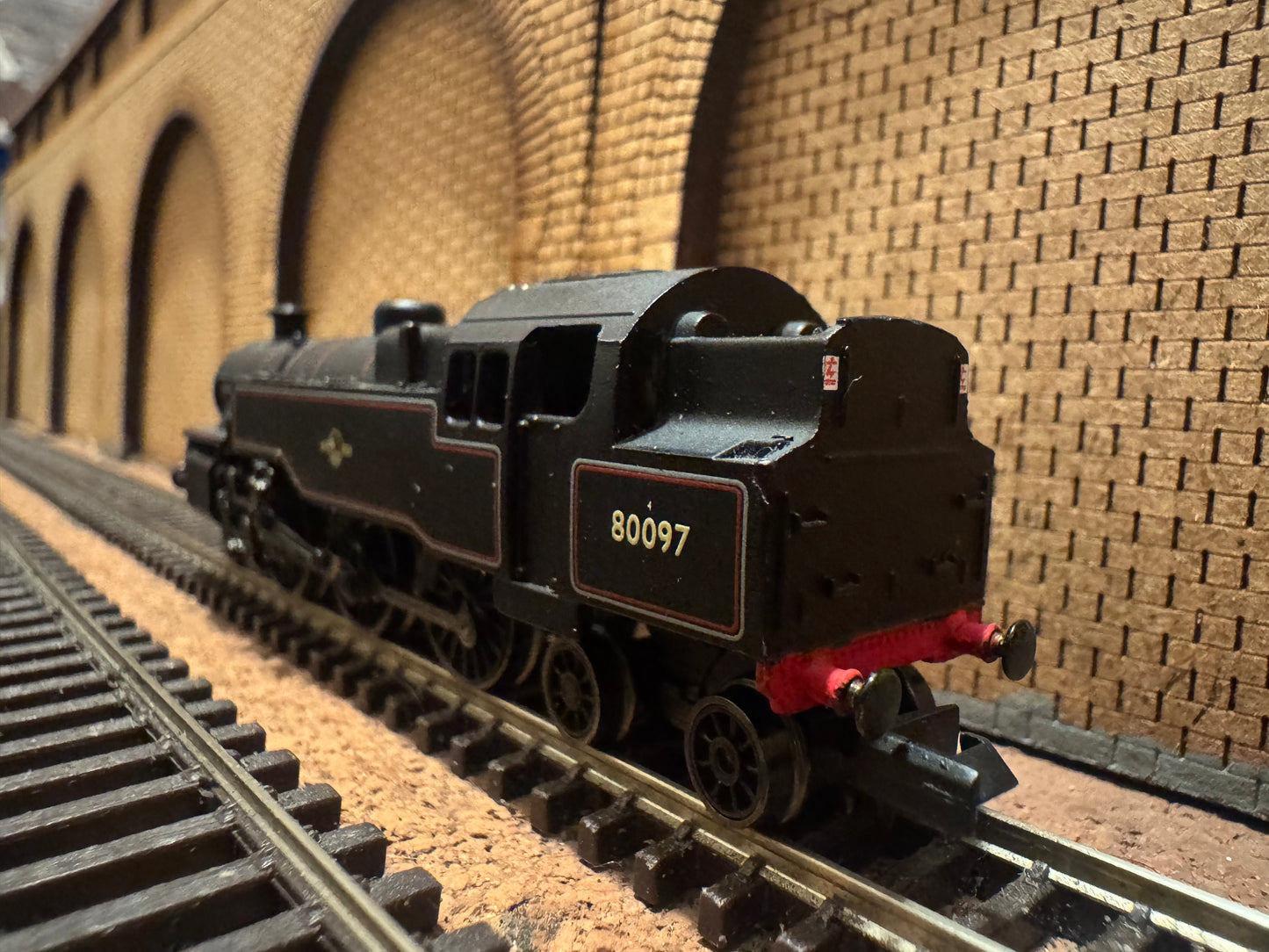 Graham Farish 372-525 (N Gauge) British Railways Standard 4MT Tank No.80097 in Lined BR Black. (Shed Code, 33A Plaistow Depot) 