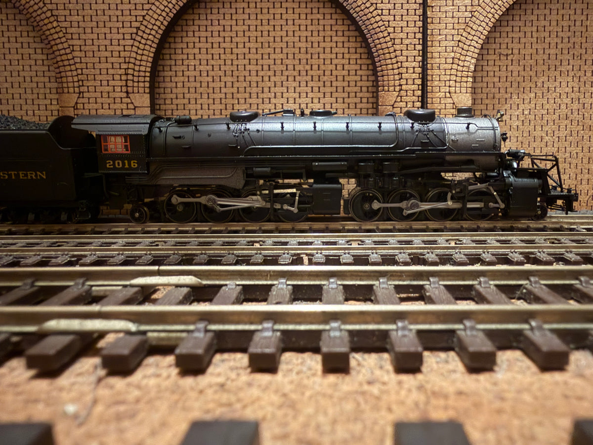 Life-Like Trains 7577 (N Scale) United States Railroad Administration 2-8-8-2 / Norfolk & Western Railroad Y2 No.2016 in N&W Black. 