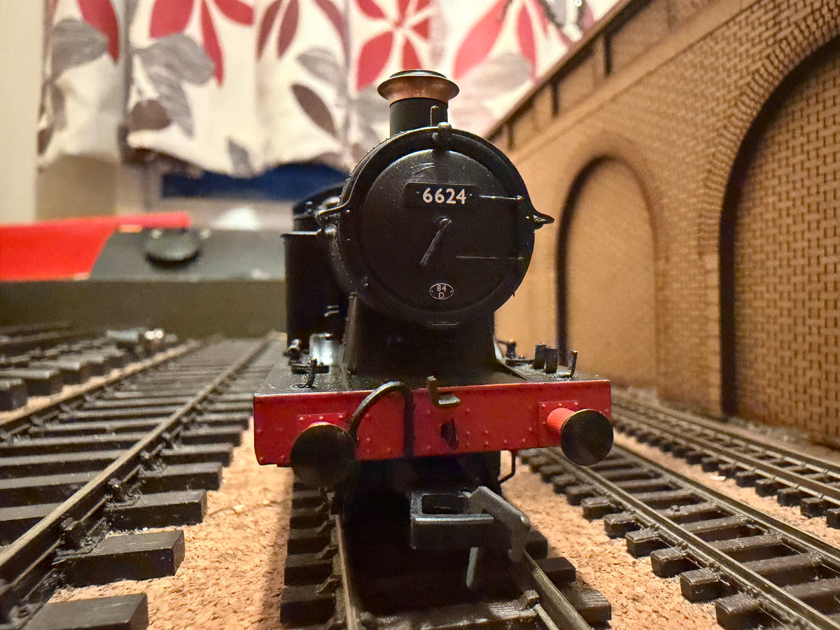 Bachmann 32-079 (OO) Ex GWR, 56XX ‘Taff Tank’ No.6624 in British Railways Lined Black. (Shed Code, 84D, Leamington Spa Depot). 