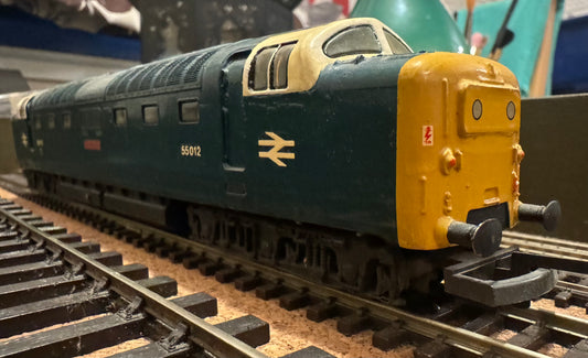 Lima, (OO) British Railways Class 55 ‘Deltic’ No.55012 “Crepello” in BR Blue.