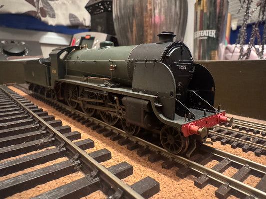 Hornby R2581 (OO) Ex SR, N15 ‘King Arthur’ No.30764 “Sir Gawain” in Weathered British Railways Lined Passenger Green. DCC Ready. (Shed Code 73A, Stewart’s Lane Depot). 