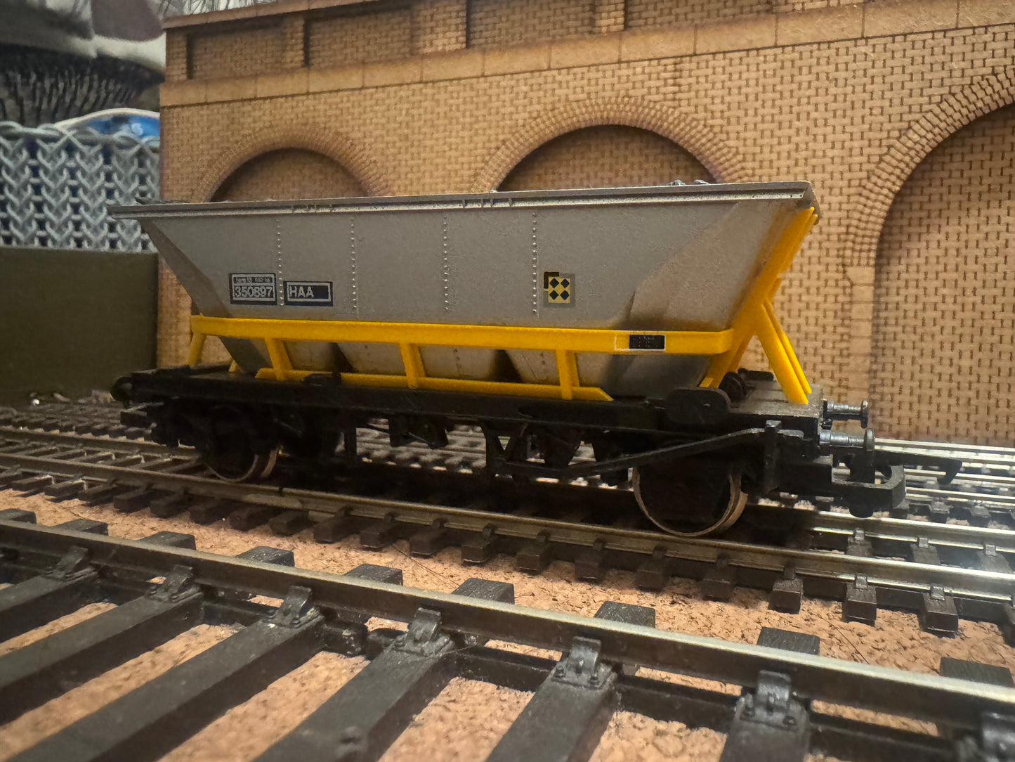 Hornby R.033 (OO) British Rail, Merry-Go-Round HHA Hopper Wagon No.350897 in BR Railfreight Coal Sector livery with real coal load. 