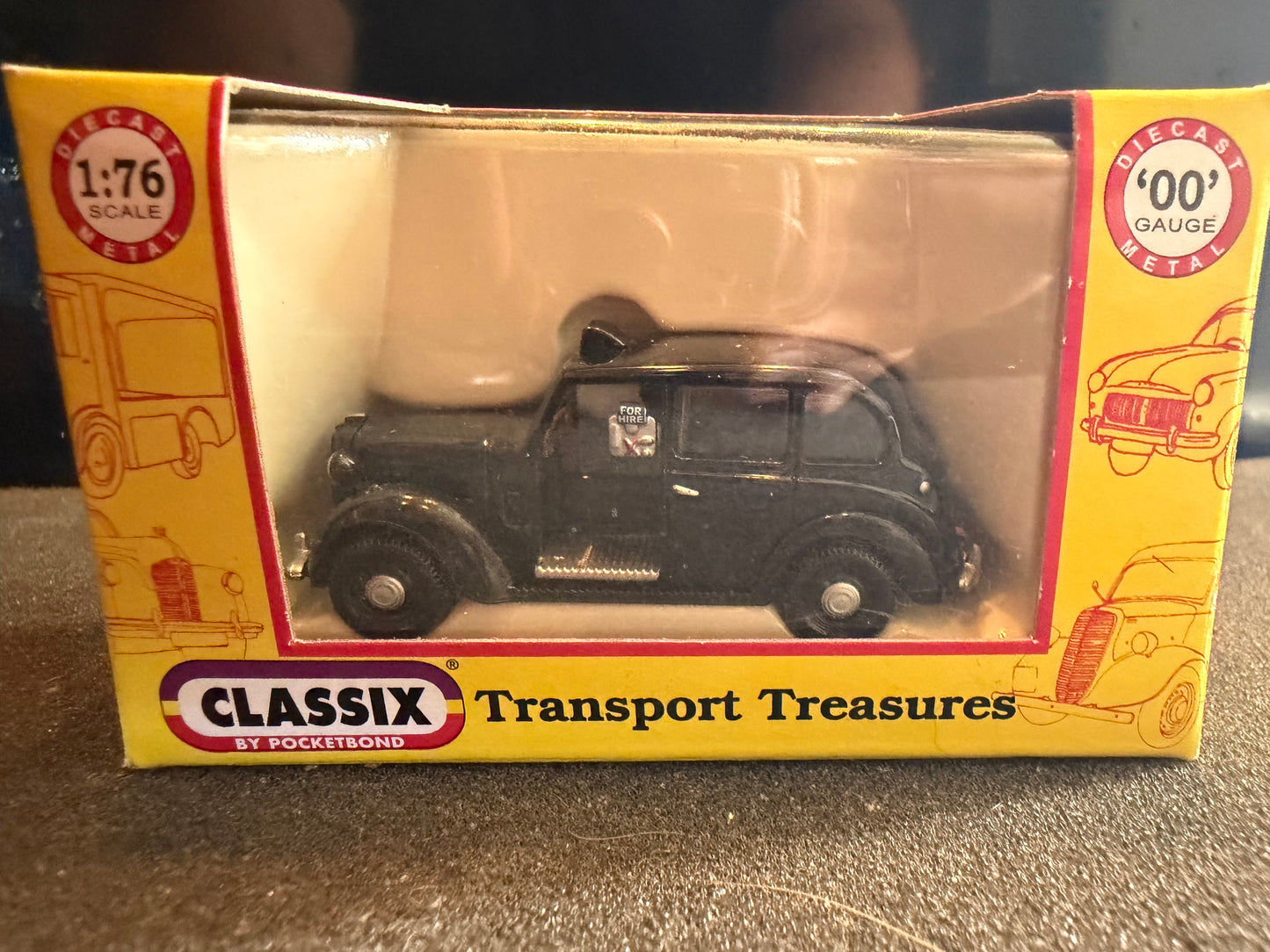 Classix EM76844 (1:76 / OO) Austin FX3, London Taxi No.5602 in Black 