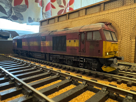 Accurascale ACC2897 (OO) Ex BR Class 60, No.60065 “Spirit of Jaguar” in Heavily weathered EWS livery. DCC Sound Fitted 