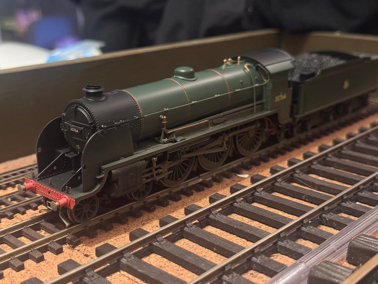 Hornby R2581 (OO) Ex SR, N15 ‘King Arthur’ No.30764 “Sir Gawain” in Weathered British Railways Lined Passenger Green. DCC Ready. (Shed Code 73A, Stewart’s Lane Depot). 